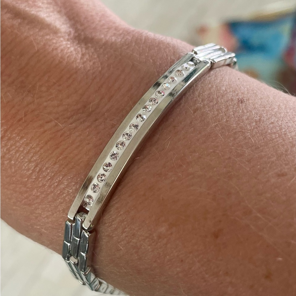Elegant 18k White Gold Plated Bracelet by Pretty Bird 🐦 NWOT